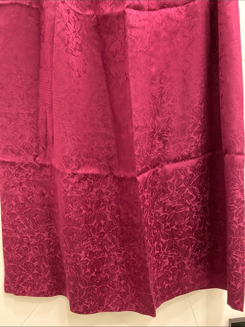 Vintage 100% Silk Magenta Floral Jacquard Midi Skirt | Quiet Luxury | Alysson - Picture 8 of 9
